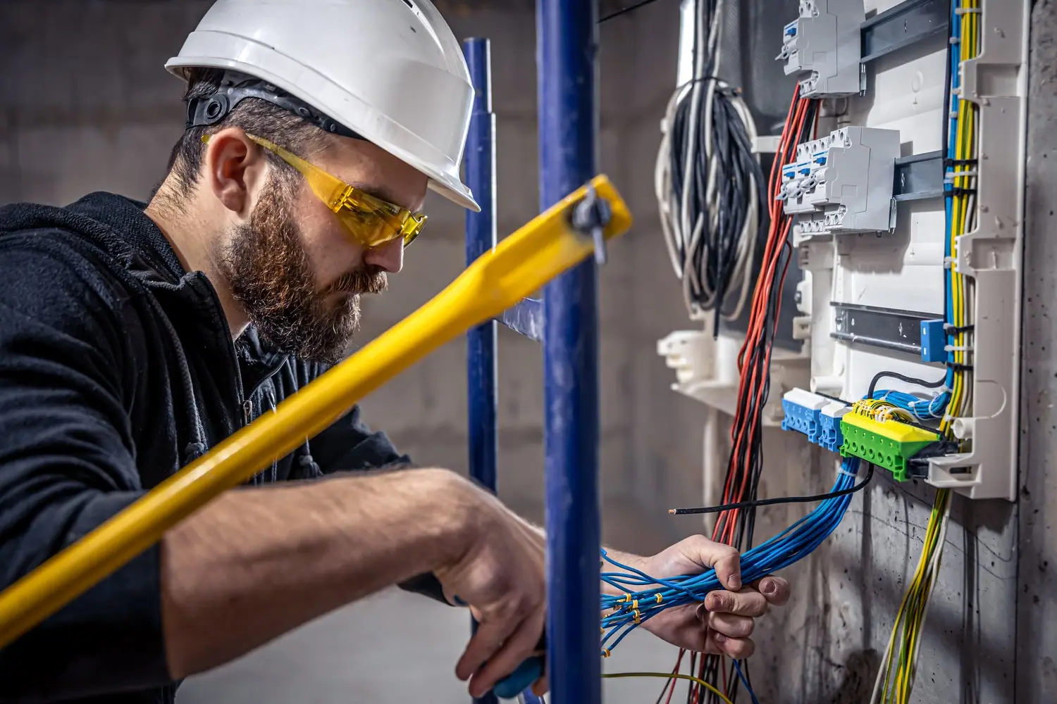Wymiana instalacji elektrycznej: planowanie i realizacja prac