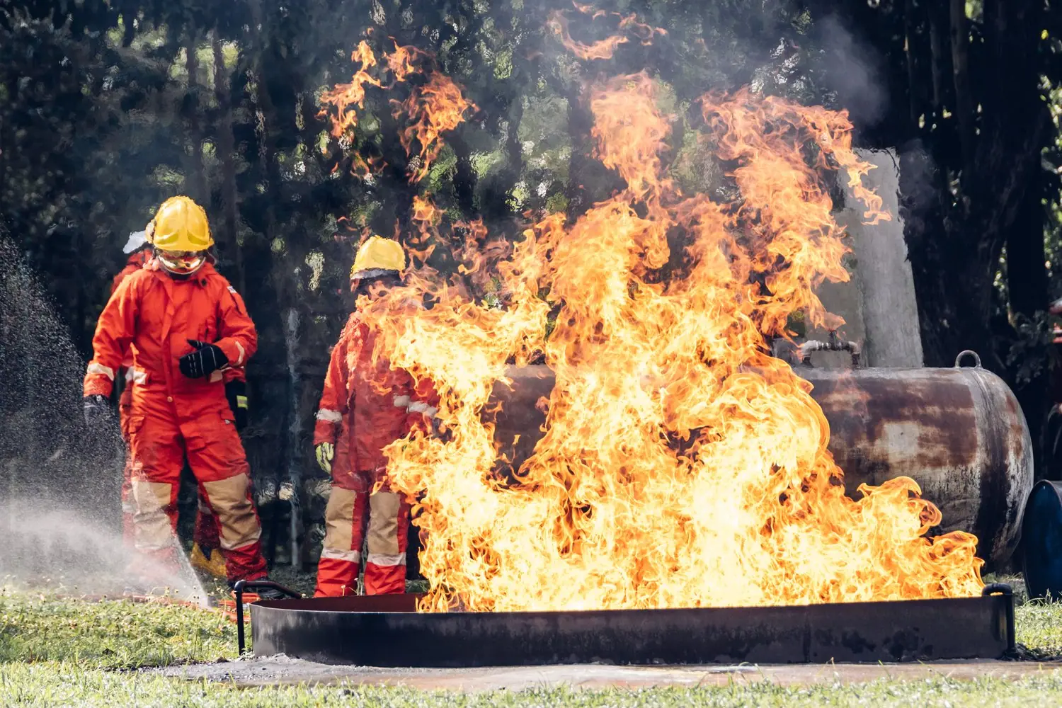 Systemy przeciwpożarowe: nowoczesne rozwiązania detekcji i gaszenia