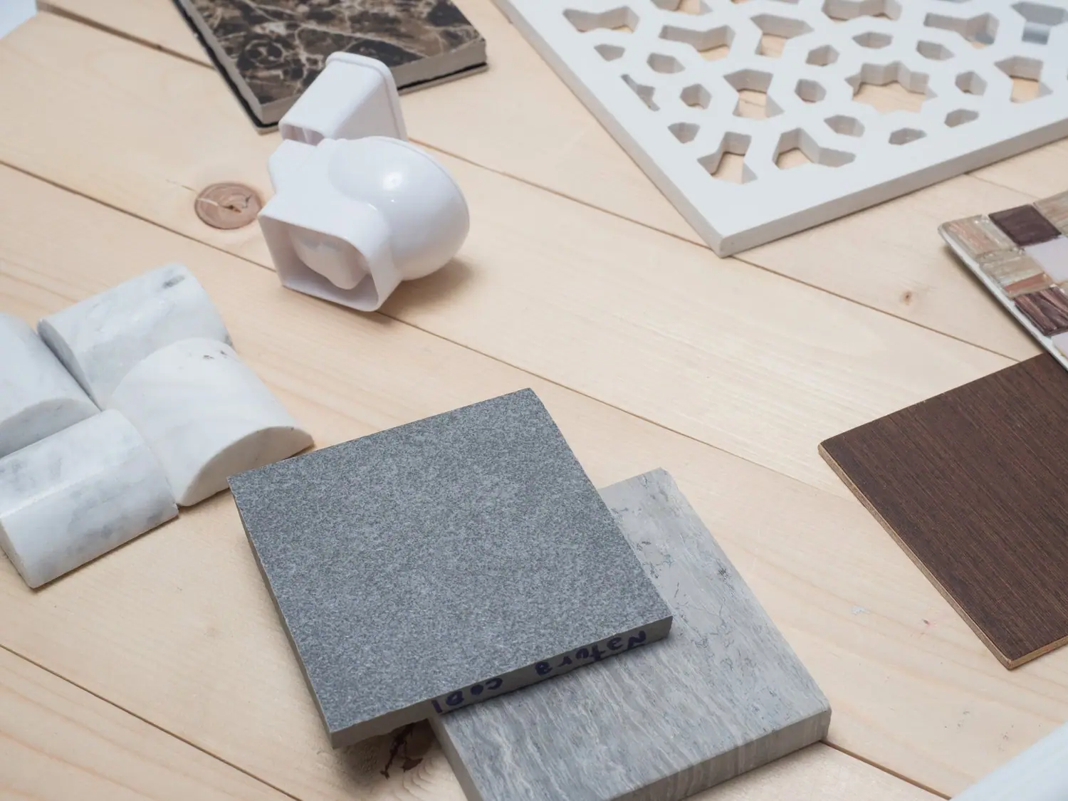 Czym różni się styropian od wełny mineralnej: porównanie materiałów izolacyjnych