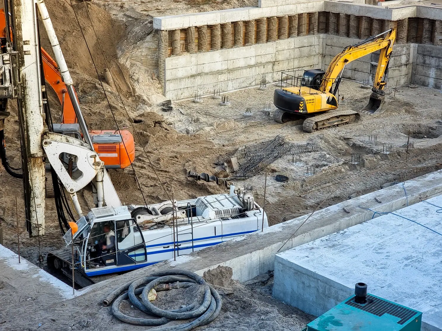 Czym różni się żwir od piasku budowlanego: zastosowanie w fundamentach